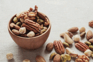 EATING A HANDFUL OF NUTS COULD IMPROVE BRAIN FUNCTION BY 60%, SAYS STUDY